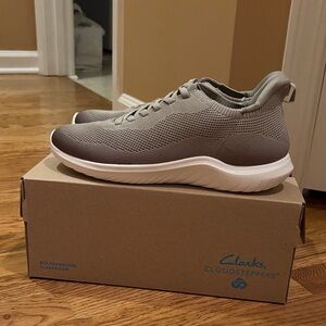 Clarks Cloudsteppers Women's Gray Athletic Shoes